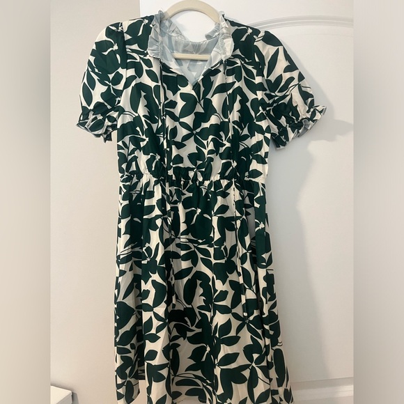 Cute summer dress with ruffled sleeves - Picture 2 of 2